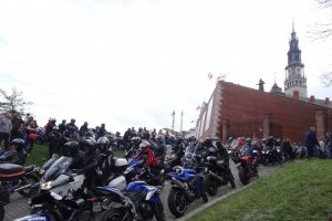 Motocykliści pod Jasną Górą.