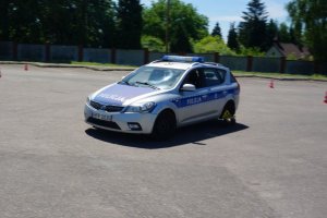 W Częstochowie policjanci szkolą się z techniki jazdy