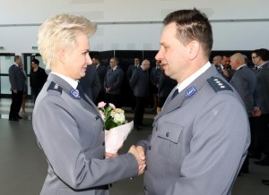 policjanci podczas uroczystości wprowadzenia nowych zastępców komendanta Miejskiego Policji w Częstochowie