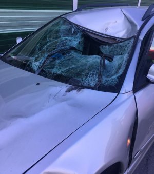 uszkodzony samochód po wypadku