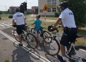 policjanci zna rowerach na miasteczku rowerowym